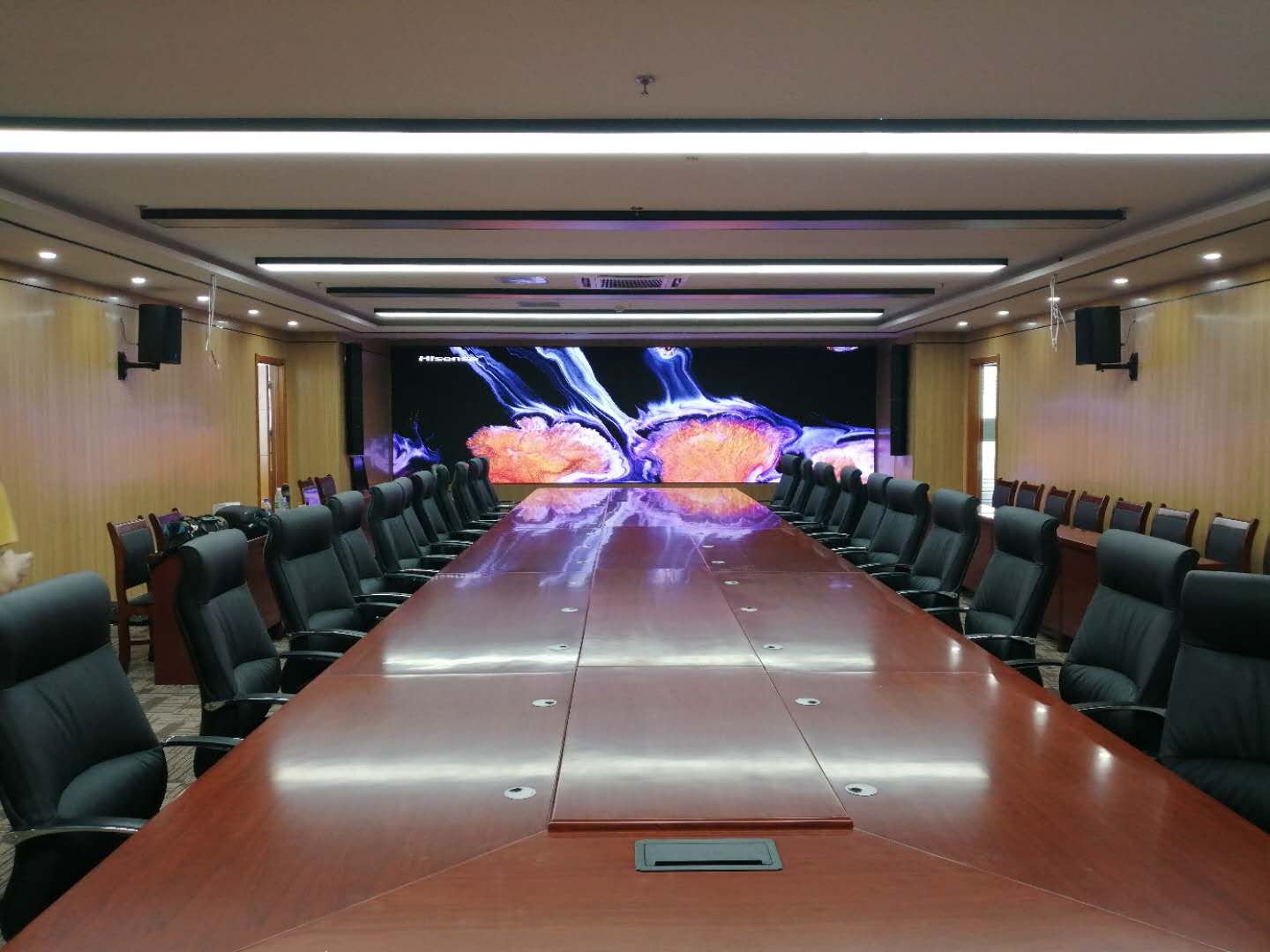 濰坊某事業(yè)單位音、視頻會(huì)議集成項(xiàng)目完工，會(huì)議辦公、音響系統(tǒng)、1.2小間距顯示系統(tǒng)完美融合